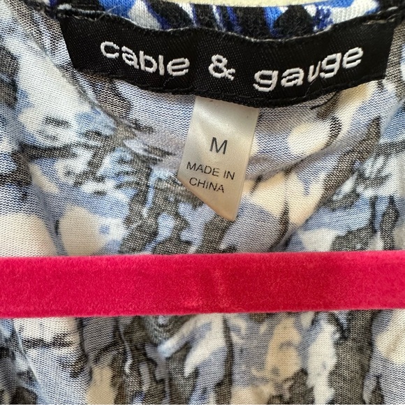 Cable & Gauge short sleeve cold shoulder top Sz M - Picture 3 of 8